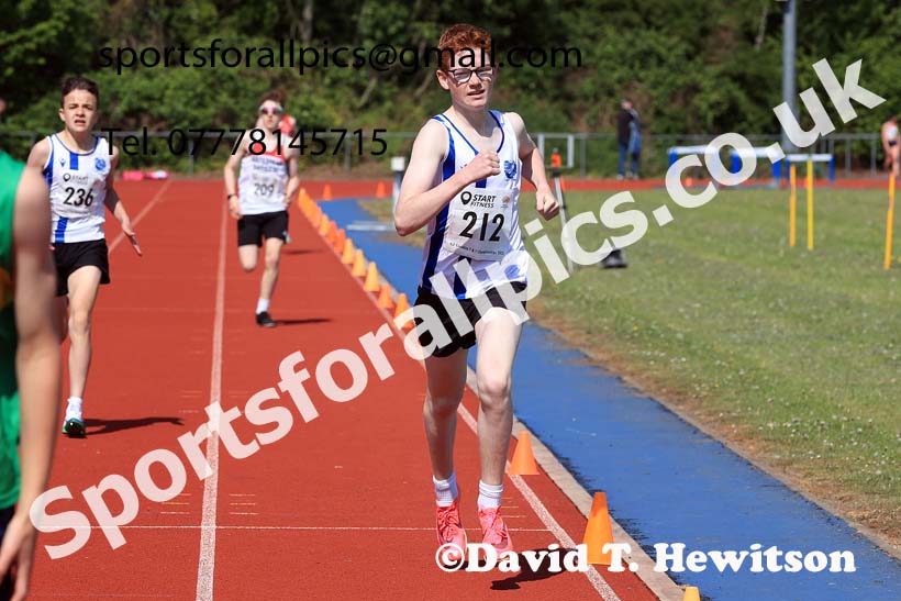 Boys under-15s 800 metres, 2025 North Eastern Track and Field Champs., Shildon, County Durham. Photo: David T. Hewitson/Sports for All Pics